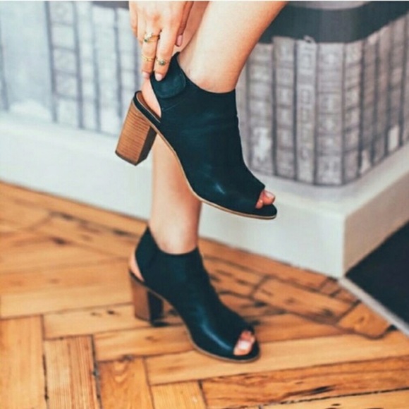 Steve Madden Shoes - Steve Madden Nonstp heel in black